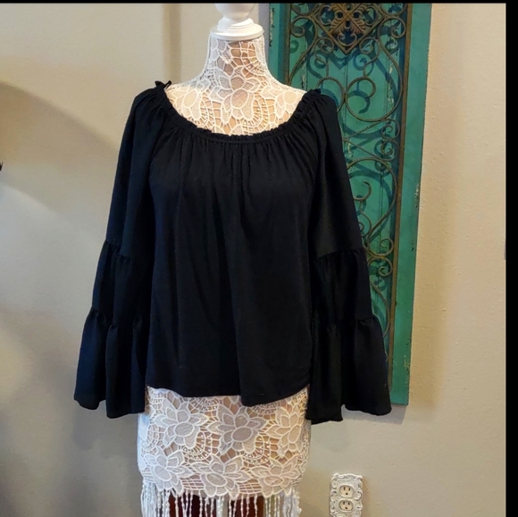 NWT Anthropologie romantic Bell sleeve blouse - Picture 4 of 5